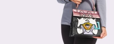 Danielle Nicole x Disney Il marchio Danielle Nicole offre una gamma di borse e gioielli firmati, colorati e originali, per completare il tuo look!
**Torneremo presto con pi&ugrave; prodotti** 