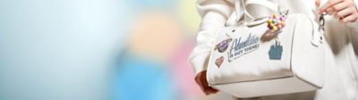 Pixar adult Stai cercando il regalo perfetto? Scopri la nostra ampia gamma di regali, perfetti per qualsiasi fan adulto della Pixar tra cui abbigliamento, accessori e altro ancora 