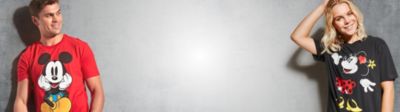 Mickey and Co. Une marque de v&ecirc;tements Disney r&eacute;tro qui s'inspire des looks des ann&eacute;es 80 et 90, confectionn&eacute;e avec jusqu'&agrave; 50 % de fibres issues de bouteilles en plastique recycl&eacute;es. 